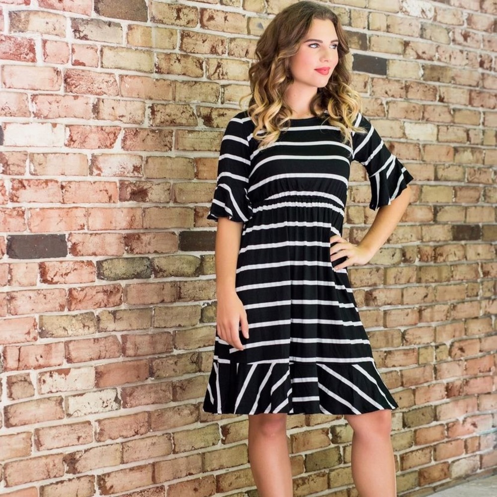 COL1972 black with white stripe dress that looks great and feels great on!